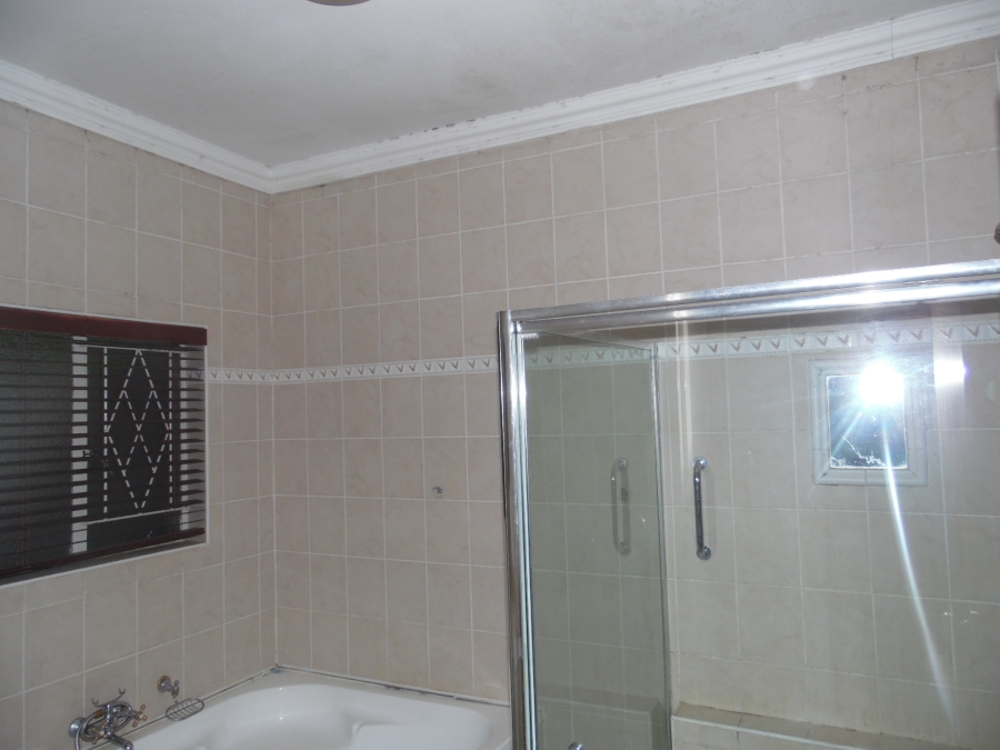 6 Bedroom Property for Sale in Jim Fouchepark Free State